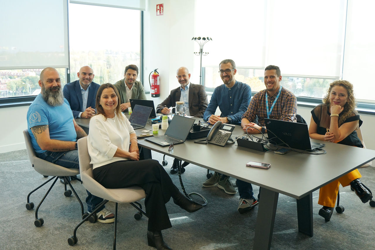 Los equipos de Fundación VASS, VASS University y Linkia FP